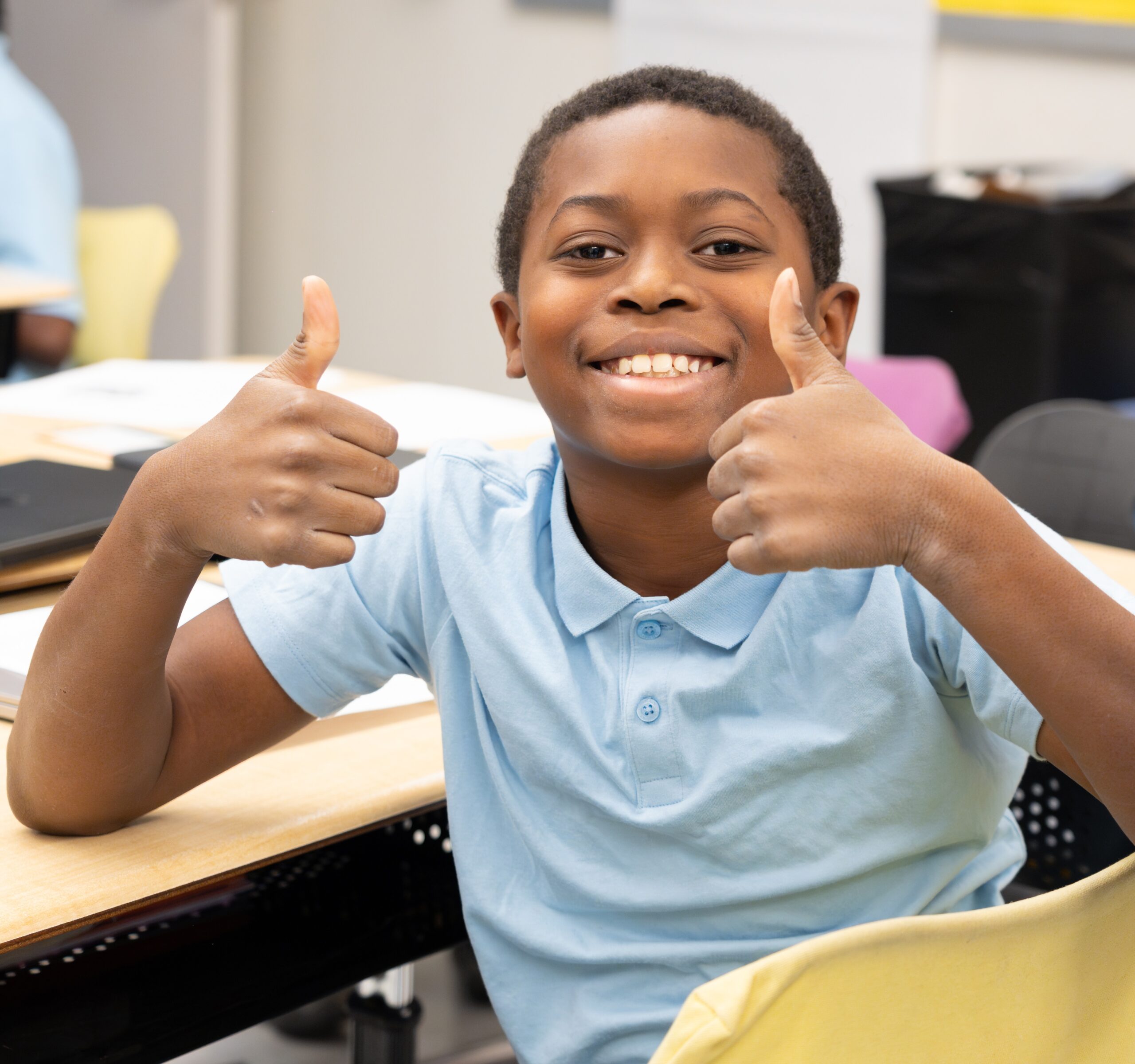 ES Student thumbs up